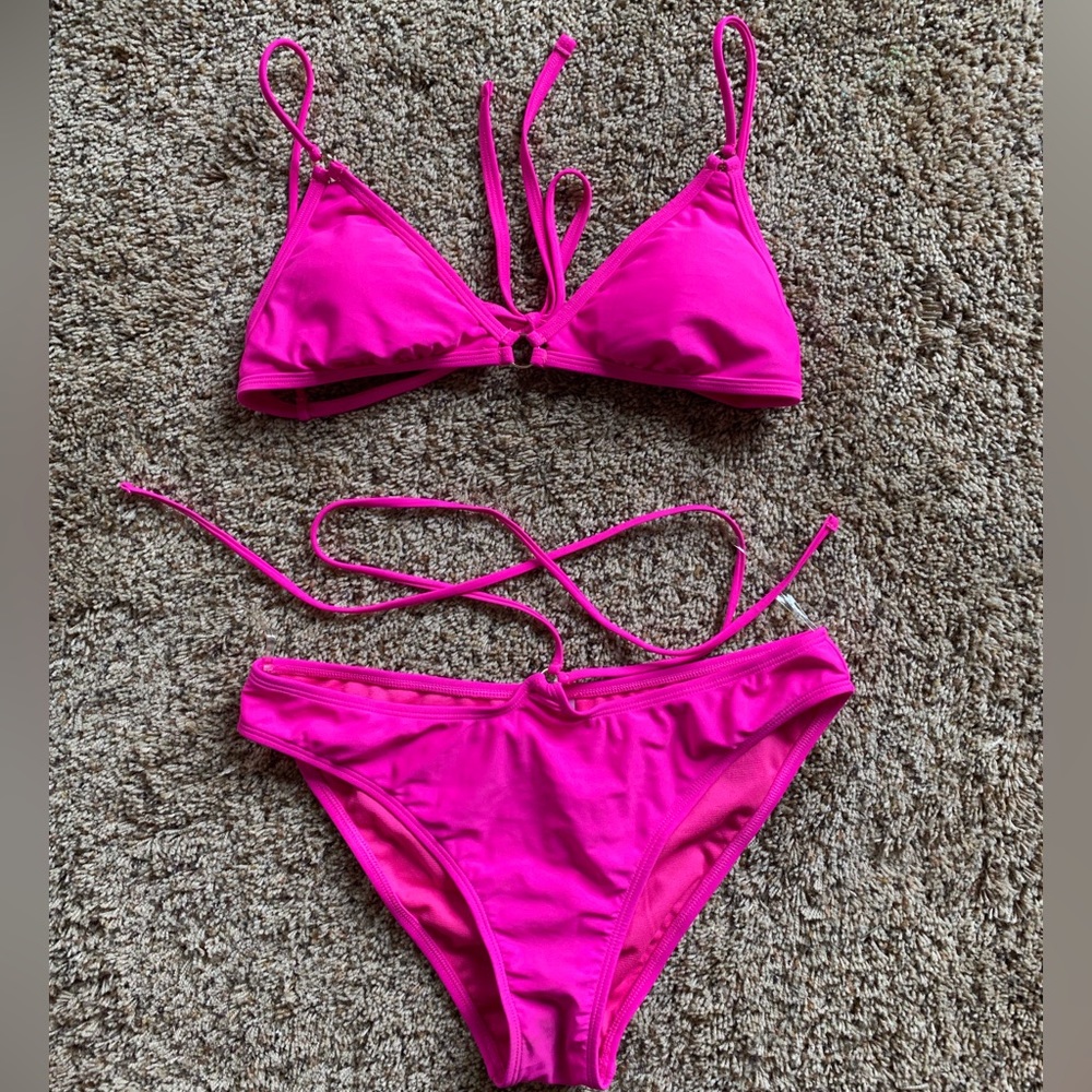 pink bikini💕 cheeky bottoms that tie up